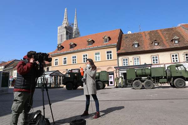 Potres / Erdbeben / Earthquake in Zagreb, Croatia Einer der wenigen ausländischen TV-Teams in Kroatien.