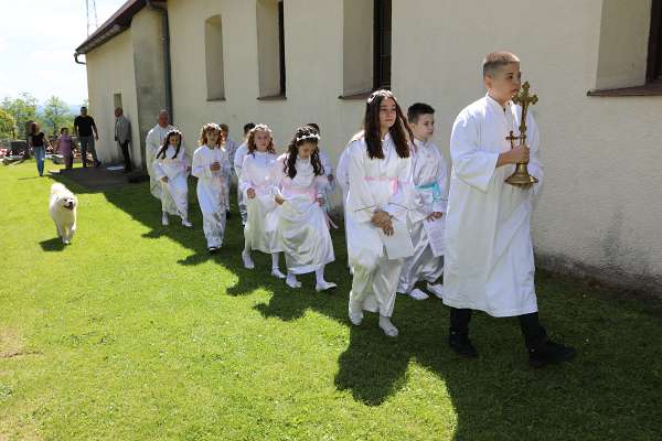 Prva sv. Pričest u župi Završje Mala procesija.