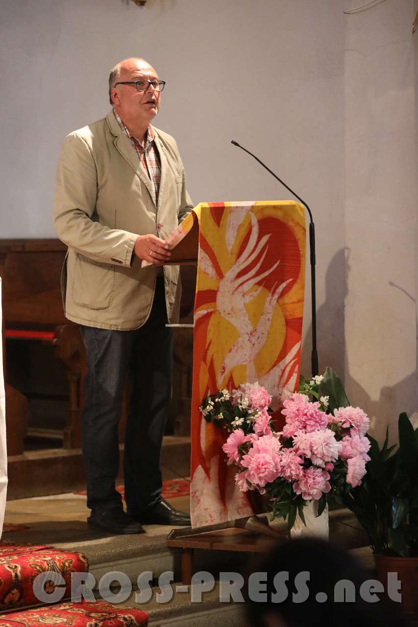 2017.06.09_20.29.11.jpg - Diakon Josef Muhr, der Organisator des interreligiösen Friedensgebetes.