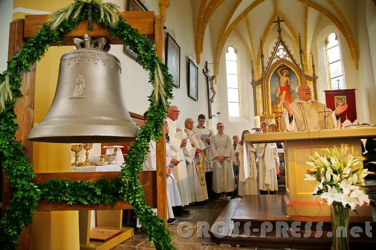 2016.06.26_09.06.50.JPG - "Glocken sind die Stimme des Herrn." Abt Petrus bei der Festmesse in der Wallmersdorfer Filialkirche.
