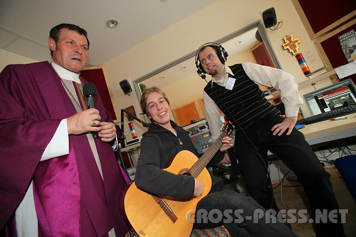 2010.02.20_15.08.26.jpg - Im Studio von Radio Maria Amstetten: Abt Berthold Heigl, Dr. Luzia Hbner und Christoph Weiss.