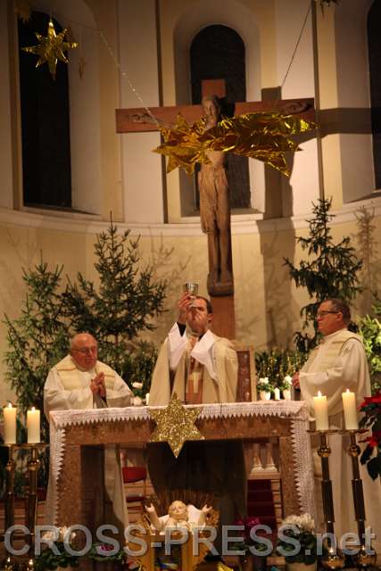 2015.01.07_18.24.16.JPG - Bethlehem und Golgotha - Christkind, am Kreuz erhöht.