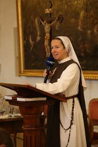 Radio Maria - Missions- und EinkehrTage Schwester Eva von Jesus Schwingenschlögel ist Generalverantwortliche der Schwestern der Gemeinschaft der Seligpreisungen.
