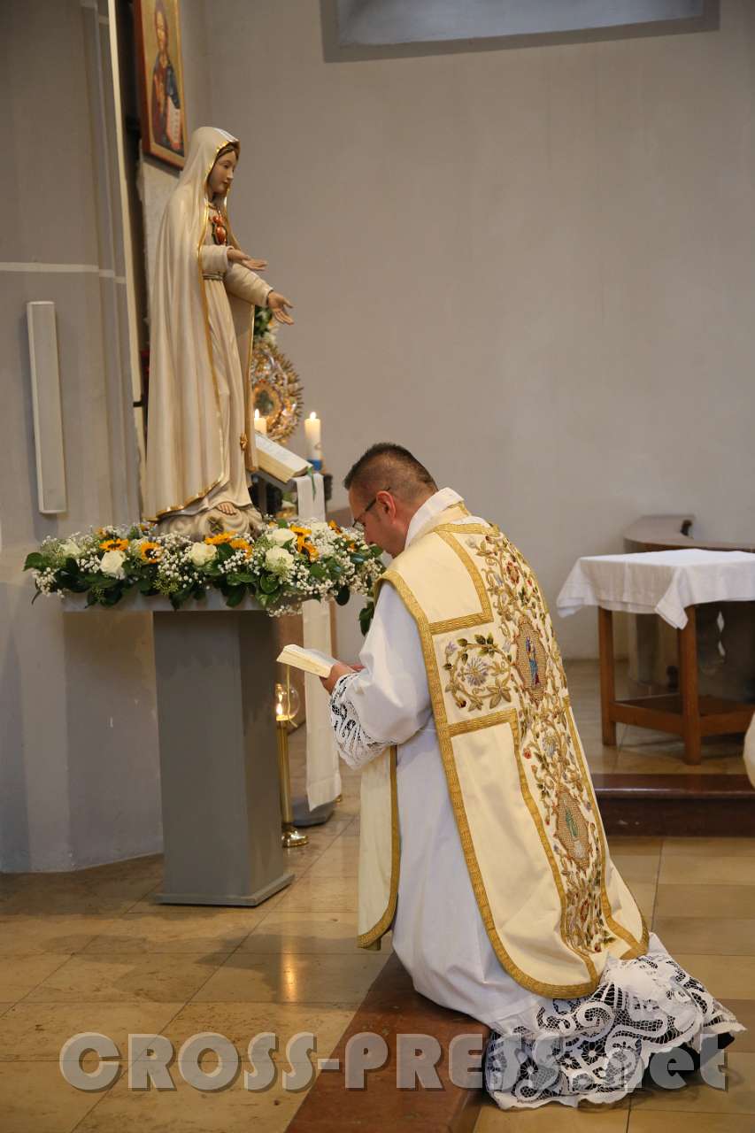 2017.09.10_17.18.46.jpg - Pfarrer Vidovic legte eine persönliche Marienweihe ab.
