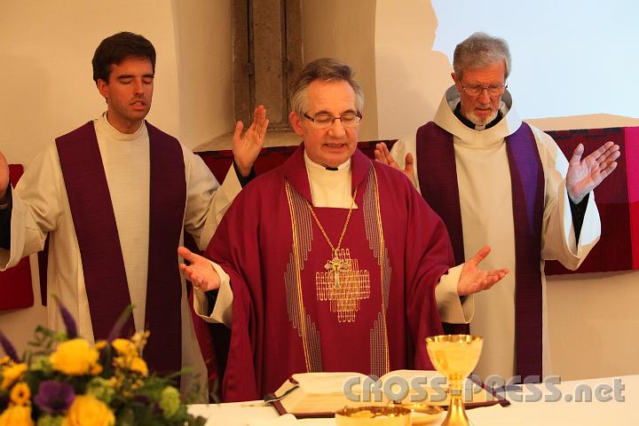 2011.04.02_18.45.41.jpg - P.Bernhard Eckerstorfer, Abt Ambros Ebhart und P.Jörg Müller konzellebrierten die hl.Messe.