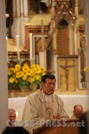 2012.10.13_19.35.22.jpg - Abt Berthold hielt die Festpredigt.