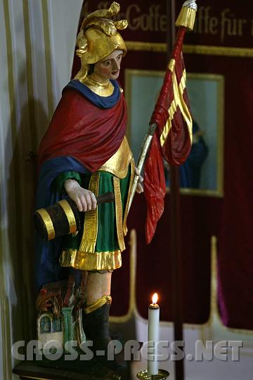 2008.05.24_15.29.04.JPG - Der heilige Florian ist gerade dabei, die Kerze zu lschen.  ;)