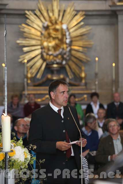 2014.06.15_11.42.30.jpg - Thomas Raidl, der Bürgermeister von Rosenau am Sonntagberg, bei seiner Dankesrede.