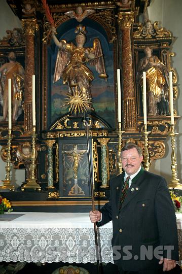 2008.07.27_11.10.14.JPG - Mesner Karl Nubaumer wurde fr seine 40-jhrige Ttigkeit mit dem Mesnerkreuz in Gold geehrt.