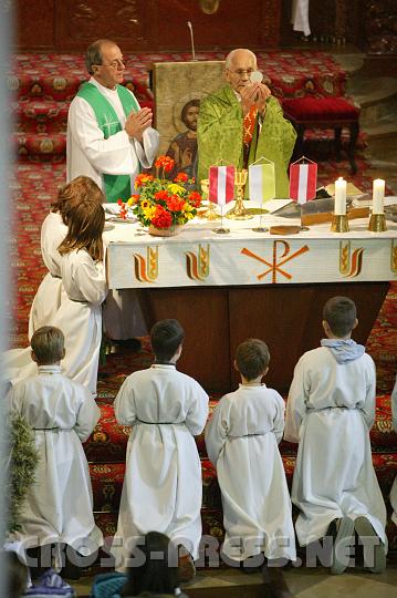 2008.10.26_10.43.16.JPG - Die "Jgersttter-Messe" zelebrierten die Pfarrer Alois Sallinger und Anton Schuh.