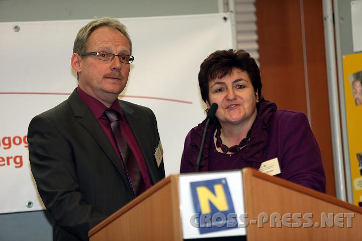 2009.11.29_14.16.27.jpg - Moderatoren der Feier, Franz und Maria Burger waren zwei jahre Lang Begleitehepaar von Kurs St.Plten 5.