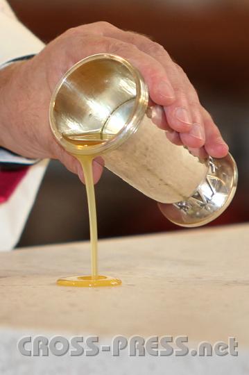 2011.10.16_10.09.17_01.jpg - Chrisam ist Olivenöl und erinnert uns an "Christus", den "Gesalbten", hebräisch "Messias".