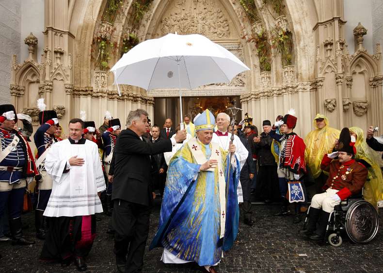 PAPST BENEDIKT XVI IN OESTERREICH: MARIAZELL Papst Benedikt XVI vor Beginn einer Messe in Mariazell am Samstag, 08. September 2007, im Rahmen eines dreitaegigen Besuches in Oesterreich. APA-FOTO: ROBERT...