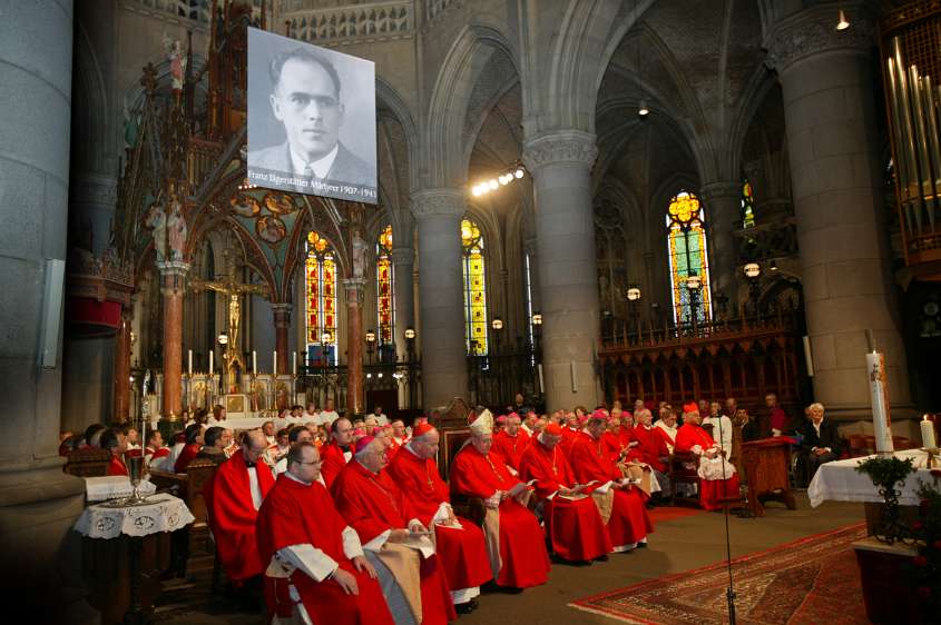 Franz J�gerst�tter, Seligsprechung 26 Bischofe und Kardin�le der Heimat- und Weltkirche nahmen an der Seligsprechung teil.