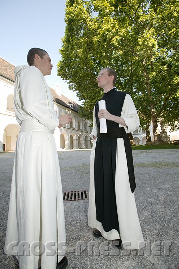 2008.07.05_08.28.12.JPG - Fhrung durch Stift Heiligenkreuz mit Fr. Coelestin