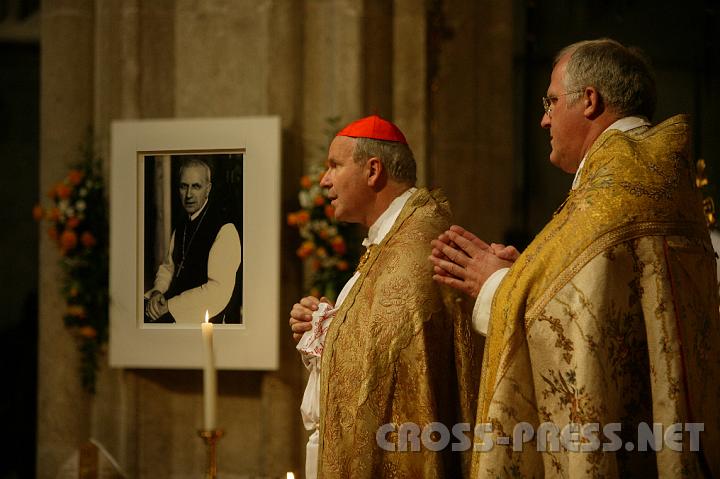 2008.11.15_19.10.27_01.jpg - Kardinal Christoph Schnborn und Prior Christian Feurstein
