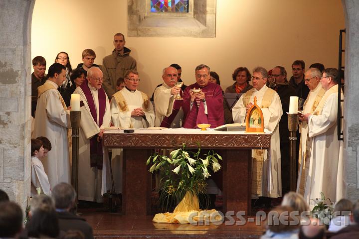 2010.02.28_11.31.17.jpg - Pater Werner Kuller und Mitbrder zelebrieren die hl.Messe in der Pfarrkirche St.Jakob, Heiligenstadt.