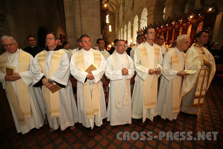 2010.08.15_15.03.05.jpg - Rund 120 Priester und Ordensleute kamen zur Profess.