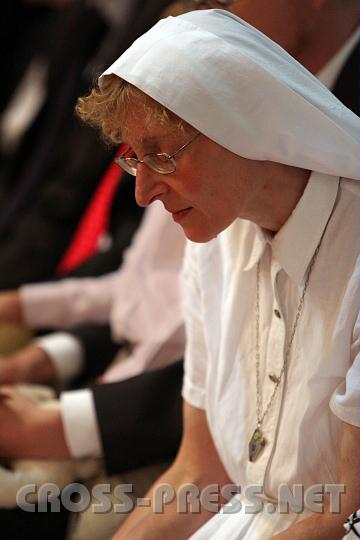 2010.08.15_15.56.18.jpg - Prof.Marianne Schlosser, die selbst ein privates Gelbde des gottgeweihten Lebens abgelegt hat, betet fr junge Menschen, die ihr Leben Gott ganz und fr immer weihen.