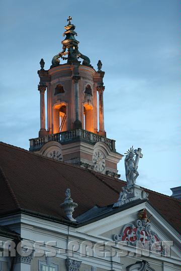 2010.08.27_19.59.13.jpg - Glockenturm des Stiftes Herzogenburg in abendlicher Stimmung.