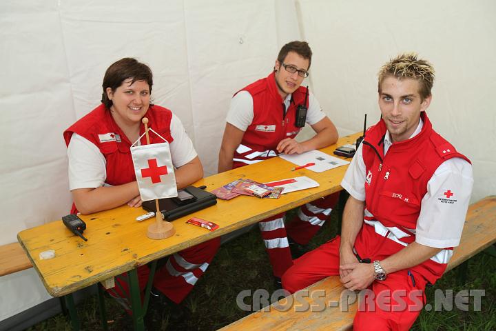 2010.08.27_15.45.51.jpg - Das Team vom Roten Kreuz - jederzeit einsatzbereit!