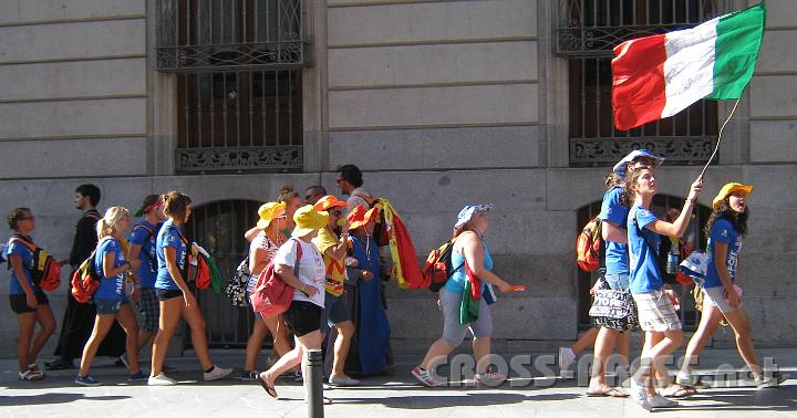 2011.08.17_17.59.29.jpg - WJT-Pilger auf den Straßen Madrids.
