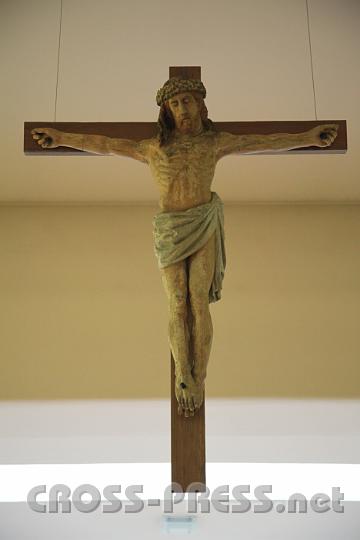 2012.04.07_16.53.33.jpg - Großes Kruzifix in der Kapelle des Priesterseminars Leopoldinum.