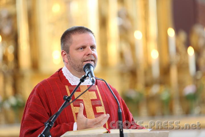 2012.07.17_17.01.58.jpg - P.Andreas Hasenburger feierte die erste hl. Messe.  Er ist, so wie Bischof Erwin Krutler, Missionar vom kostbaren Blut, und  zudem Provinzial in sterreich.
