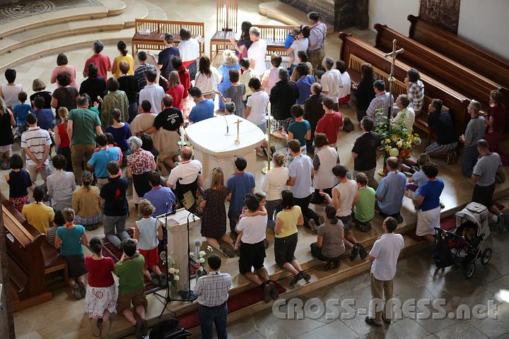 2012.07.19_10.54.06.jpg - Eheleute um den Altar Gottes.