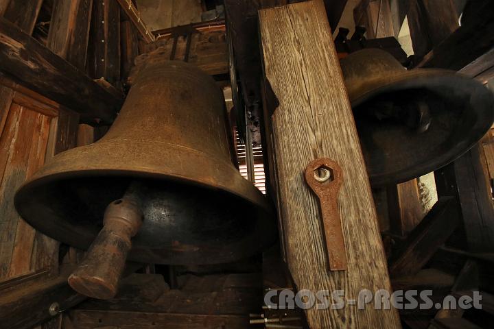 2012.07.22_08.47.08.jpg - Die großen Glocken der Pöllauer Kirche läuten zum sonntäglichen Hochamt.
