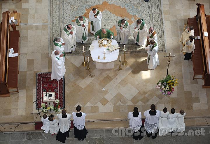 2012.07.22_12.24.44.jpg - Eucharistiefeier mit Familienbischof DDr. Klaus Küng in der Pöllauer Pfarrkirche.