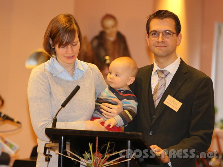 2012.11.18_15.11.15_01.jpg - Eva-Maria und Johannes Höllwerth sind überzeugt, dass jedes Kind einen GUTEN Vater braucht: "Vatersein - Entdecke die Möglichkeiten".