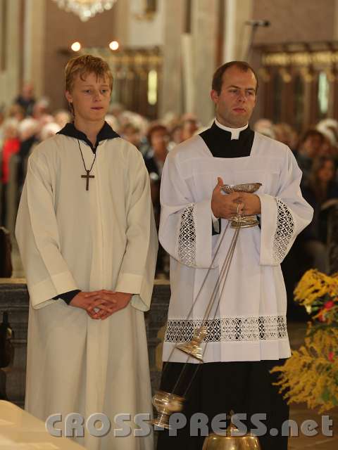 2013.09.21_15.09.28.jpg - Christoph Weiss (rechts), früher Studioleiter in Amstetten, wird am 10.10. in Rom zum Diakon geweiht.