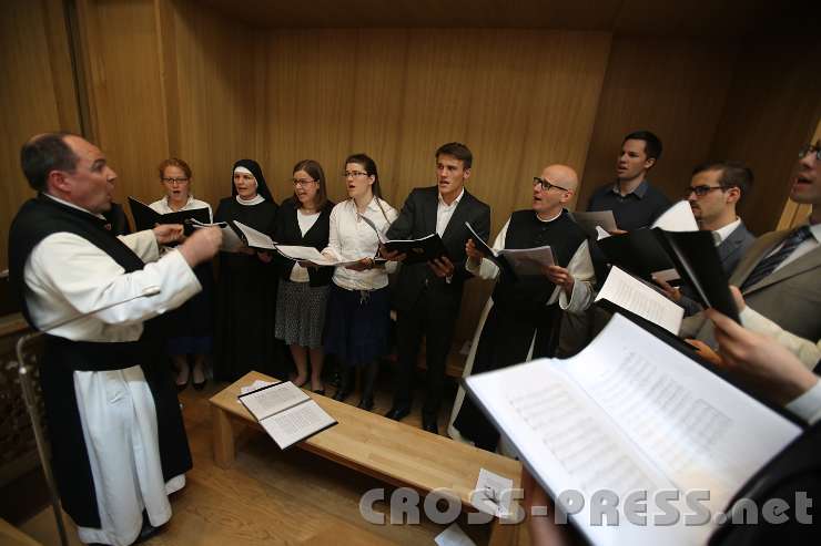 2014.06.26_11.18.44.jpg - Sanctus aus der Missa v. Giovanni Battista Casali, gesungen vom Studentenchor Heiligenkreuz unter der Leitung von Prior P.Simeon Wester OCist.