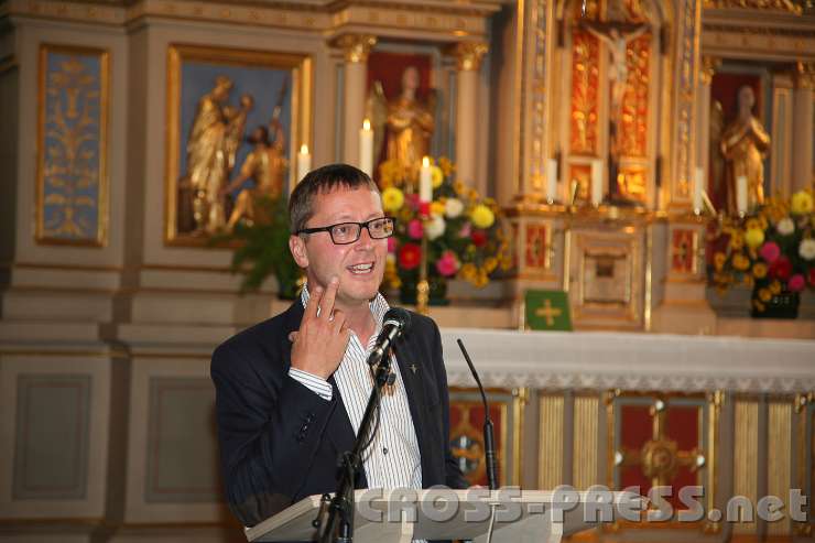 2014.09.13_14.08.40.jpg - Pfarrer Franz Troyer bei seinem Impulsvortrag zum Thema "Aufbrechen" in Thaur.