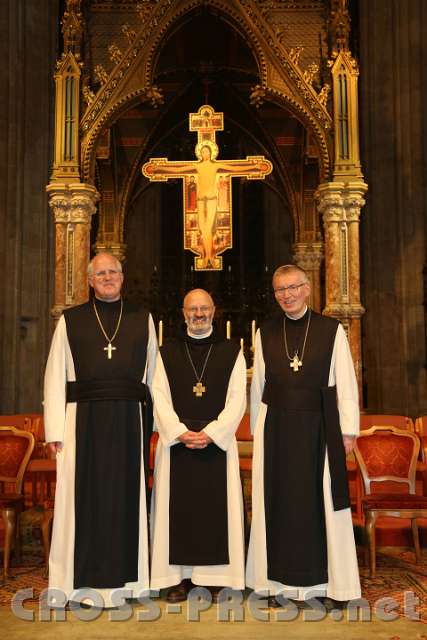 2014.11.14_18.56.07.jpg - Die Äbte Christian Feurstein (Stift Rein), Generalabt Mauro Lepori (Rom) und Maximilian Heim (Heiligenkreuz).