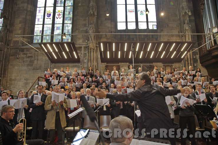 2015.09.26_16.01.01.jpg - Der Chor bestand aus mehr als 300 Sängern aus allen Teilen der Diözese.