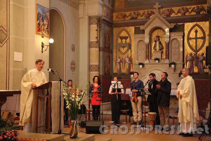 2015.11.21_10.30.03.jpg - Pfarrer Clemens Abrahamovicz hielt auch die Predigt.