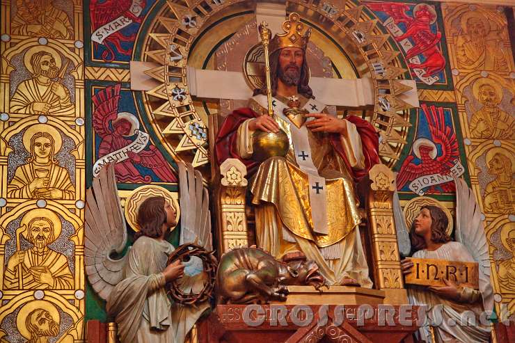 2015.11.21_11.27.08.jpg - Christkönig-Altar: die Karmelitenkirche verfügt über insgesamt sechs Seitenaltäre.