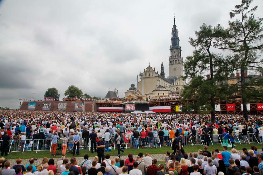 WeltJugendTag Krakau 2016 Die hl. Messe wurde gefeiert zur Erinnerung an das 1050-Jahr-Jubiläum der Taufe Polens.