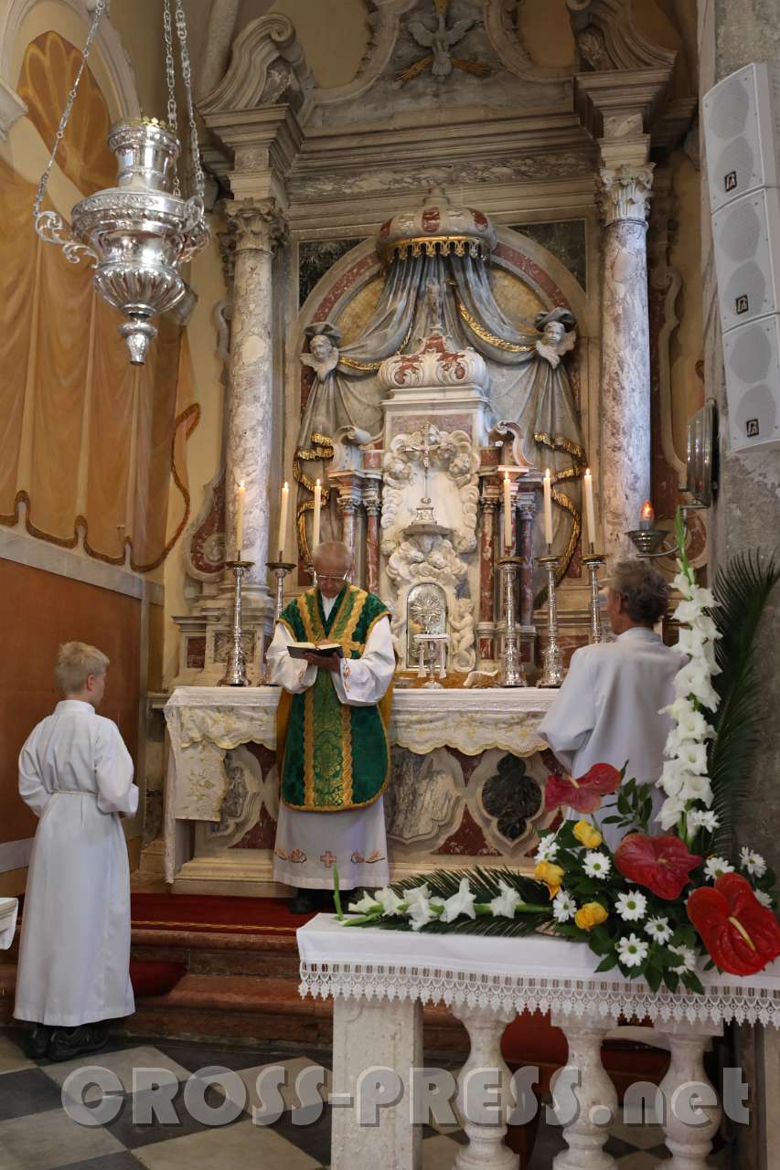 2017.06.18_08.55.59.jpg - Die Heilige Messe wurde in der Pfarrkirche Mali Lošinj gefeiert.