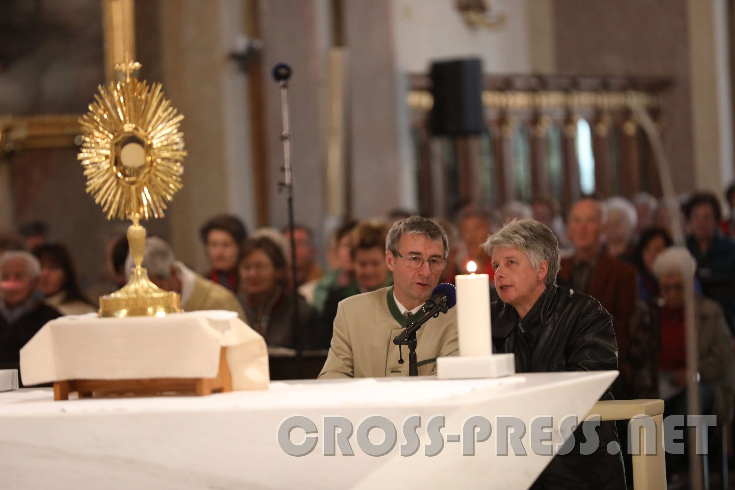 JahresWallfahrt von Radio Maria Austria Leo und Elisabeth Scheibreithner beten ein Gesätzchen Rosenkranz.