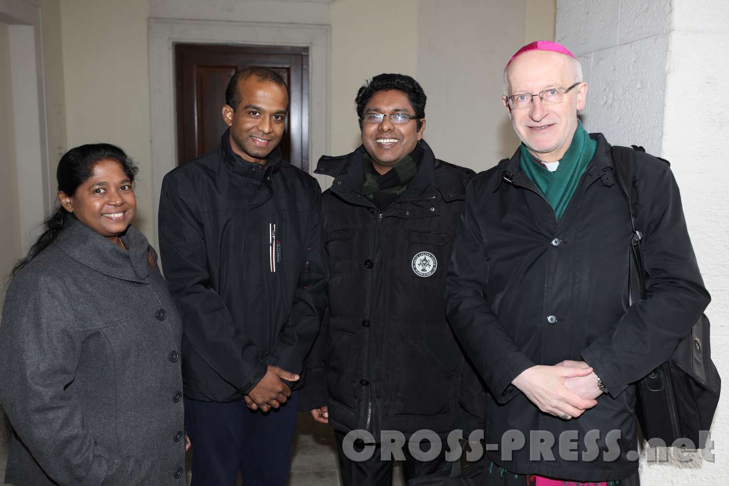 2017.10.22_12.45.36.jpg - Christen aus Sri Lanka mit Weihbischof Scharl.