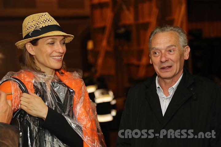 2013.07.03_22.08.07.jpg - Felix Mitterer mit Julia Moretti, der Schwägerin von Gregor Bloeb.