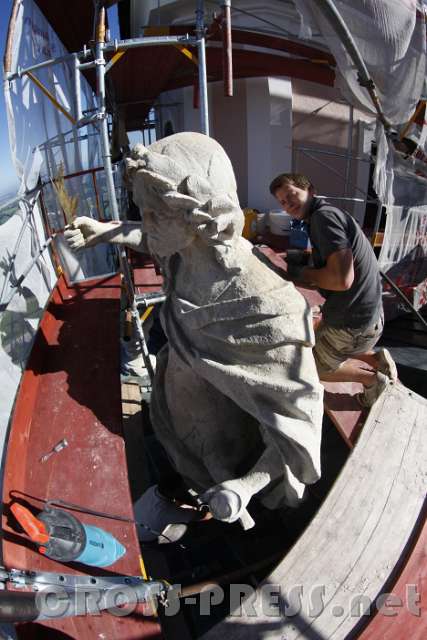 2016.08.08_09.28.51.JPG - Statue des Erzengels Michael wird restauriert.