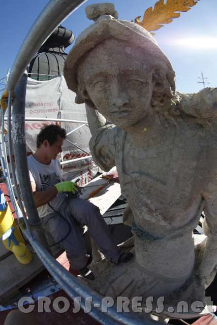 2016.08.08_09.33.06.JPG - Statue des Erzengels Michael wird restauriert.