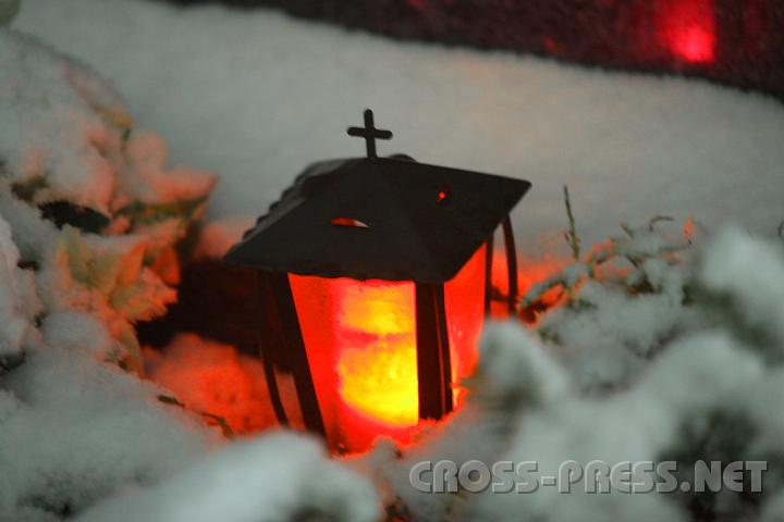 2009.12.12_21.18.52.jpg - Feuer im Schnee ...