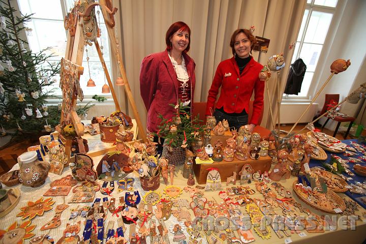2010.11.28_11.56.30_01.jpg - Bei Eva Reznickova aus Tschechien fand man die kreativste und witzigste Keramik sowie knstlerisch groartig verzierte Lebkuchen.