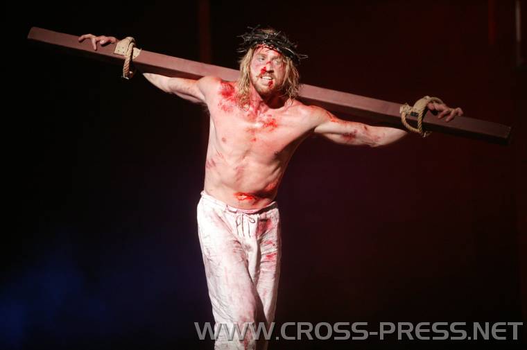 05.07.20_112 Jesus trgt das Kreuz.