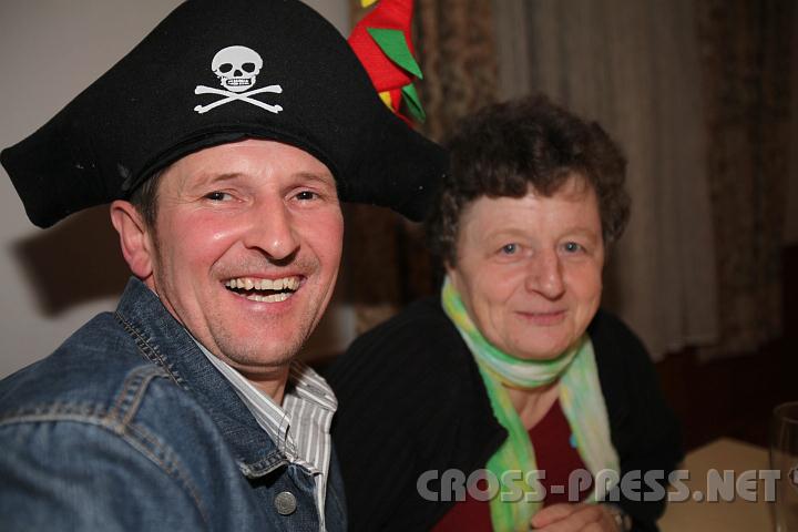 2009.02.24_21.54.52.jpg - Singender Pirat aus den Url-Gewssern.  ;)